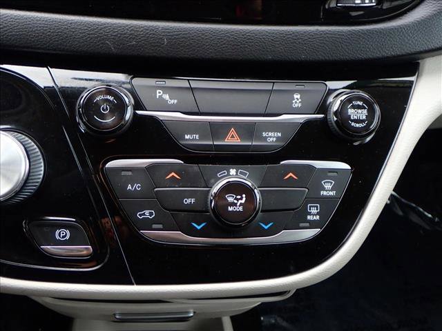 Used 2019 Chrysler Pacifica L image 18