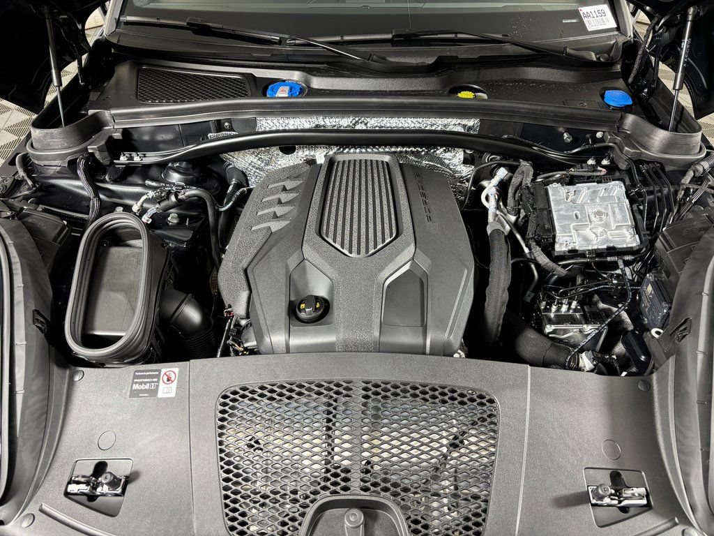 Certified 2026 Porsche Macan AWD/4WD image 41
