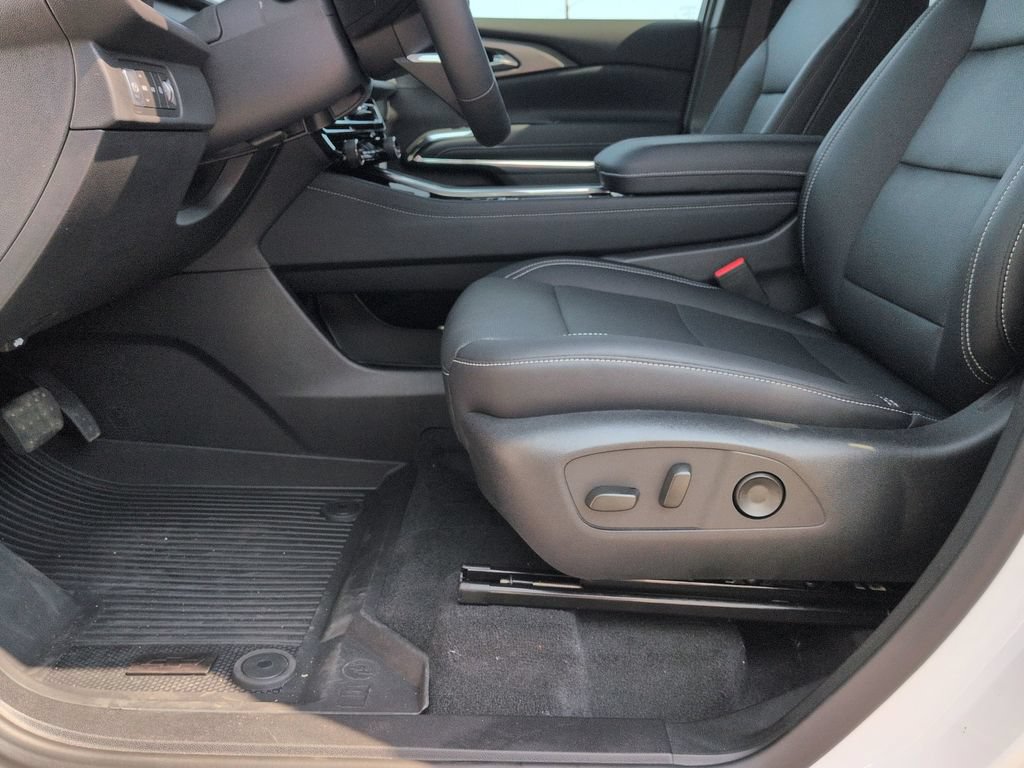 New 2026 Chevrolet Traverse LT w/ LPO, Floor Liner Package AWD/4WD image 18