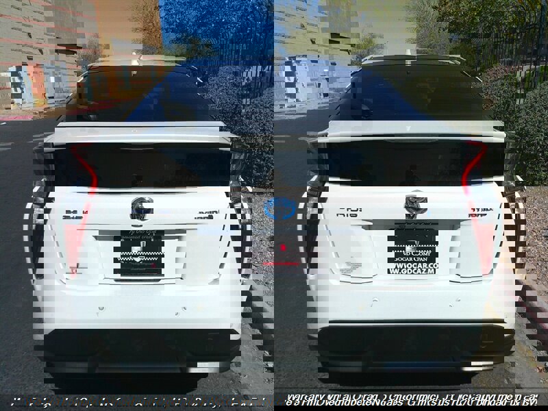 Used 2018 Toyota Prius Four Touring w/ Premium Convenience Package image 4