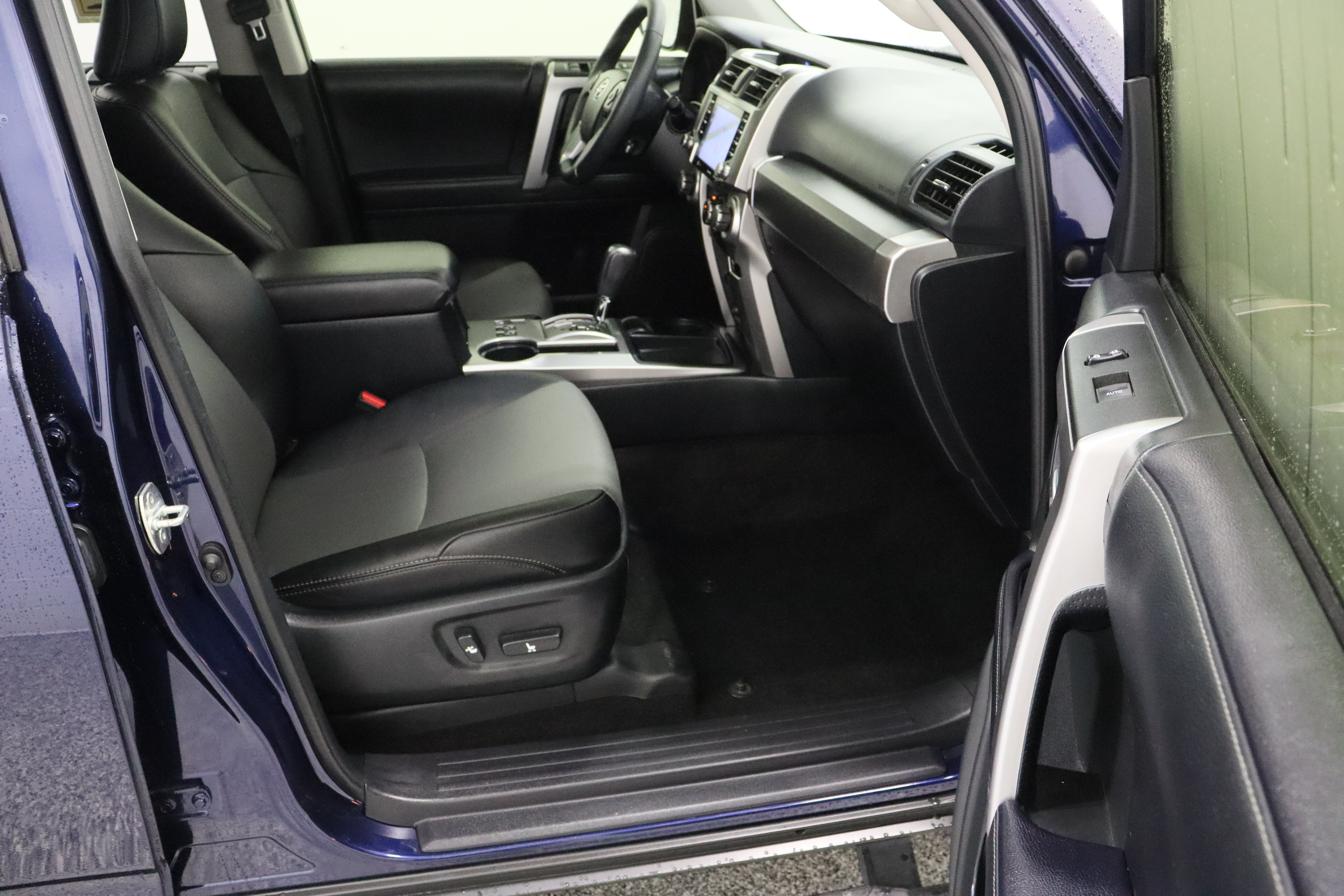 Used 2022 Toyota 4Runner SR5 Premium w/ Moonroof Package RWD image 40
