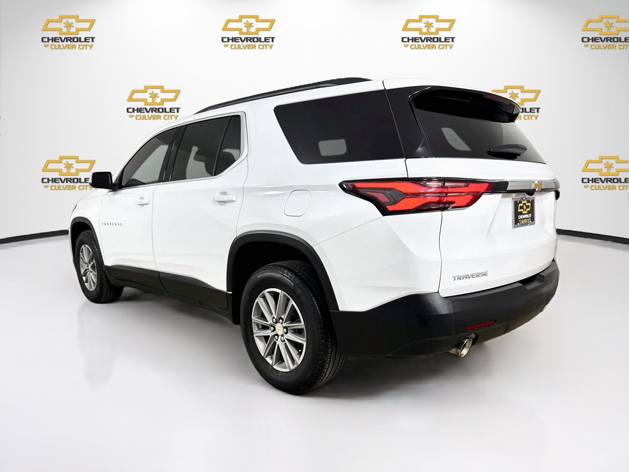 Used 2023 Chevrolet Traverse LT FWD image 6