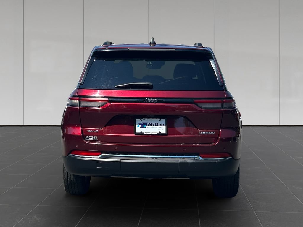 Used 2022 Jeep Grand Cherokee Laredo w/ Luxury Tech Group I AWD/4WD image 4