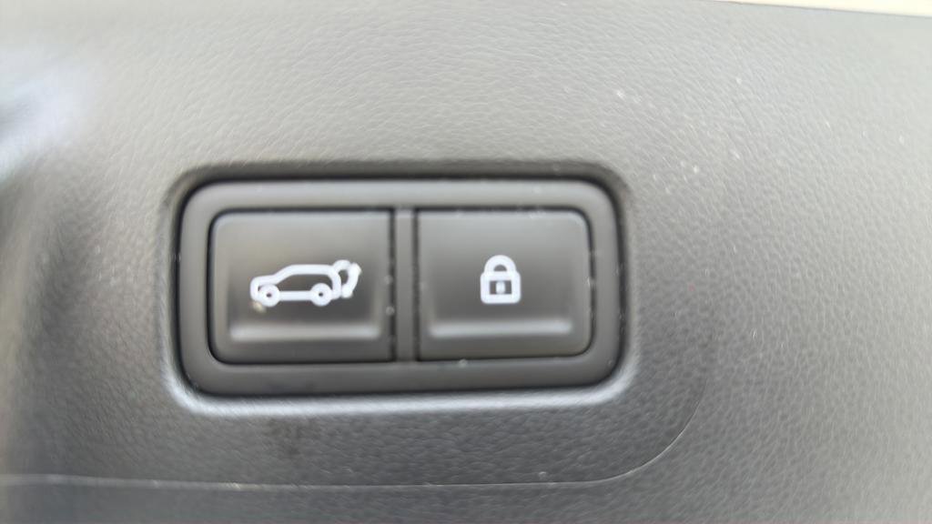 Used 2025 Hyundai Santa Fe Limited AWD/4WD image 16