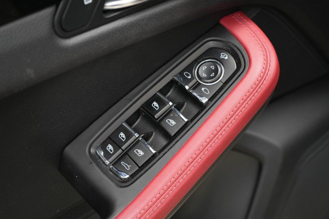 Used 2023 Porsche Macan image 37