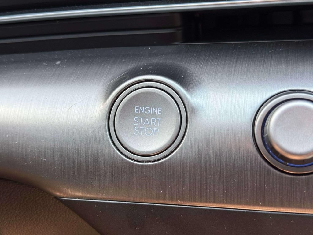 Used 2025 Hyundai Kona SEL FWD image 23