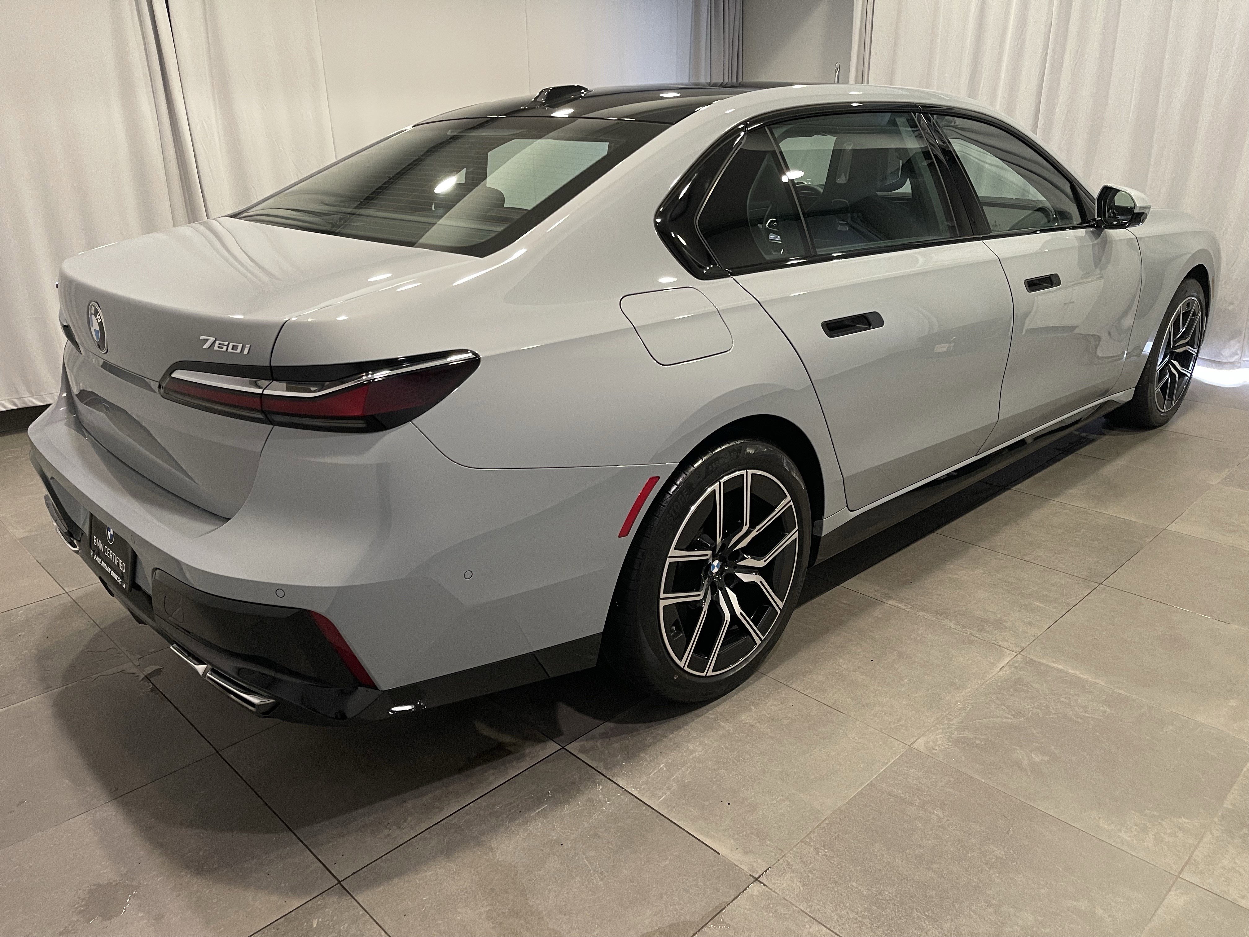 Certified 2024 BMW 760i xDrive w/ Premium Package 2 AWD/4WD image 6