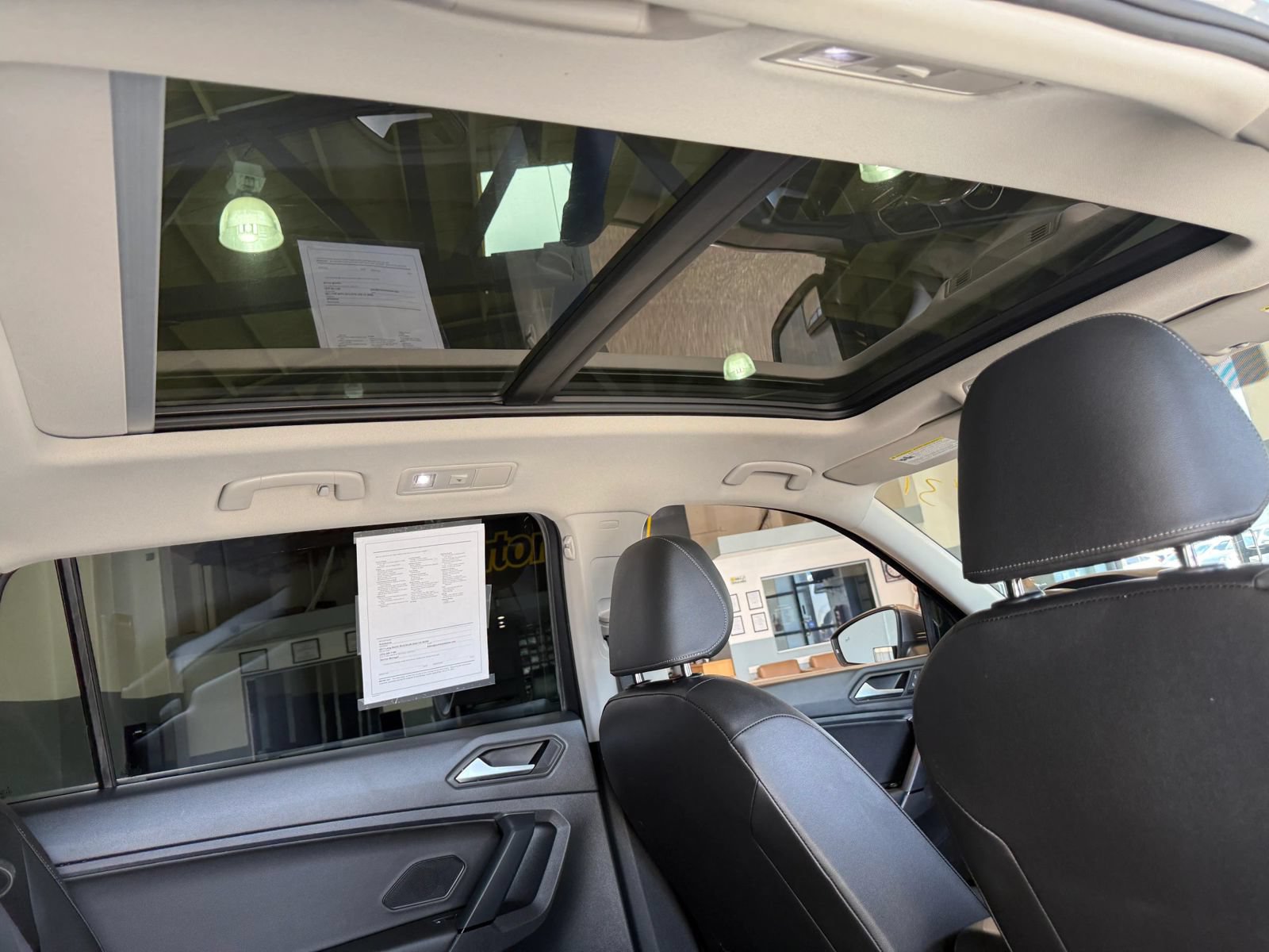 Used 2019 Volkswagen Tiguan SE w/ Panoramic Sunroof Package AWD/4WD image 13