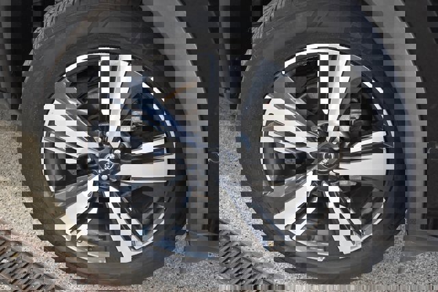 Used 2023 Nissan Rogue SL w/ SL Premium Package image 14