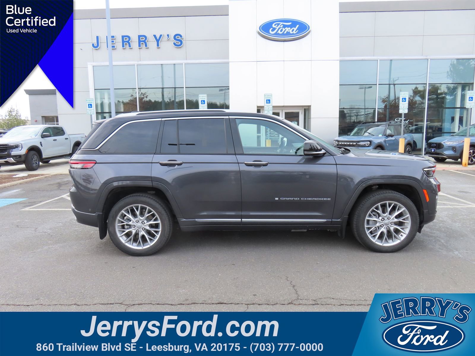 Used 2023 Jeep Grand Cherokee Summit w/ Luxury Tech Group V image 4