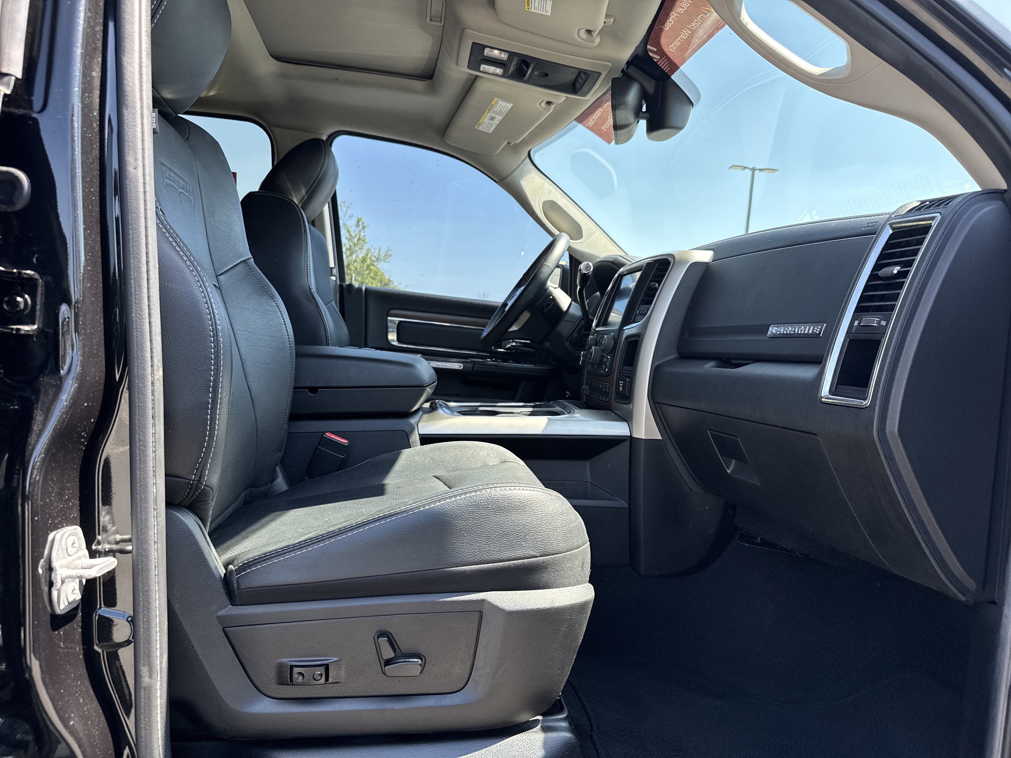 Used 2016 RAM 2500 Laramie w/ Convenience Group AWD/4WD image 30