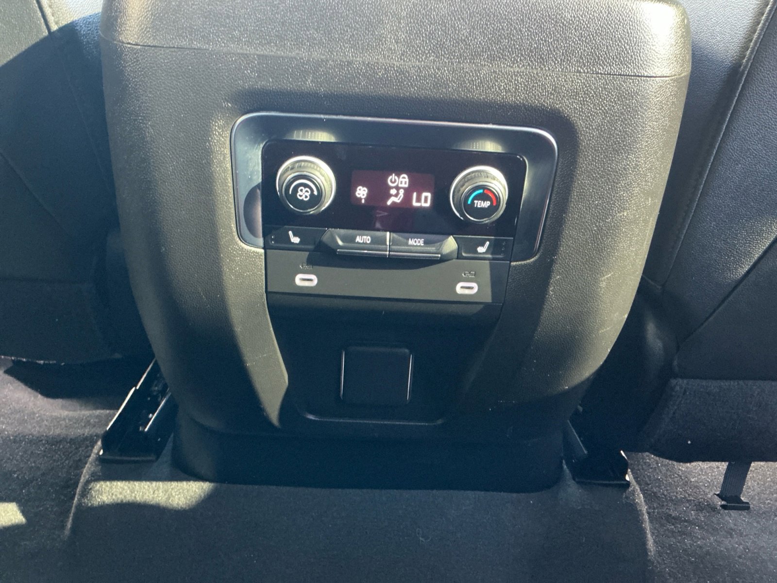 Used 2021 Chevrolet Tahoe Z71 w/ Z71 Off-Road Package image 32