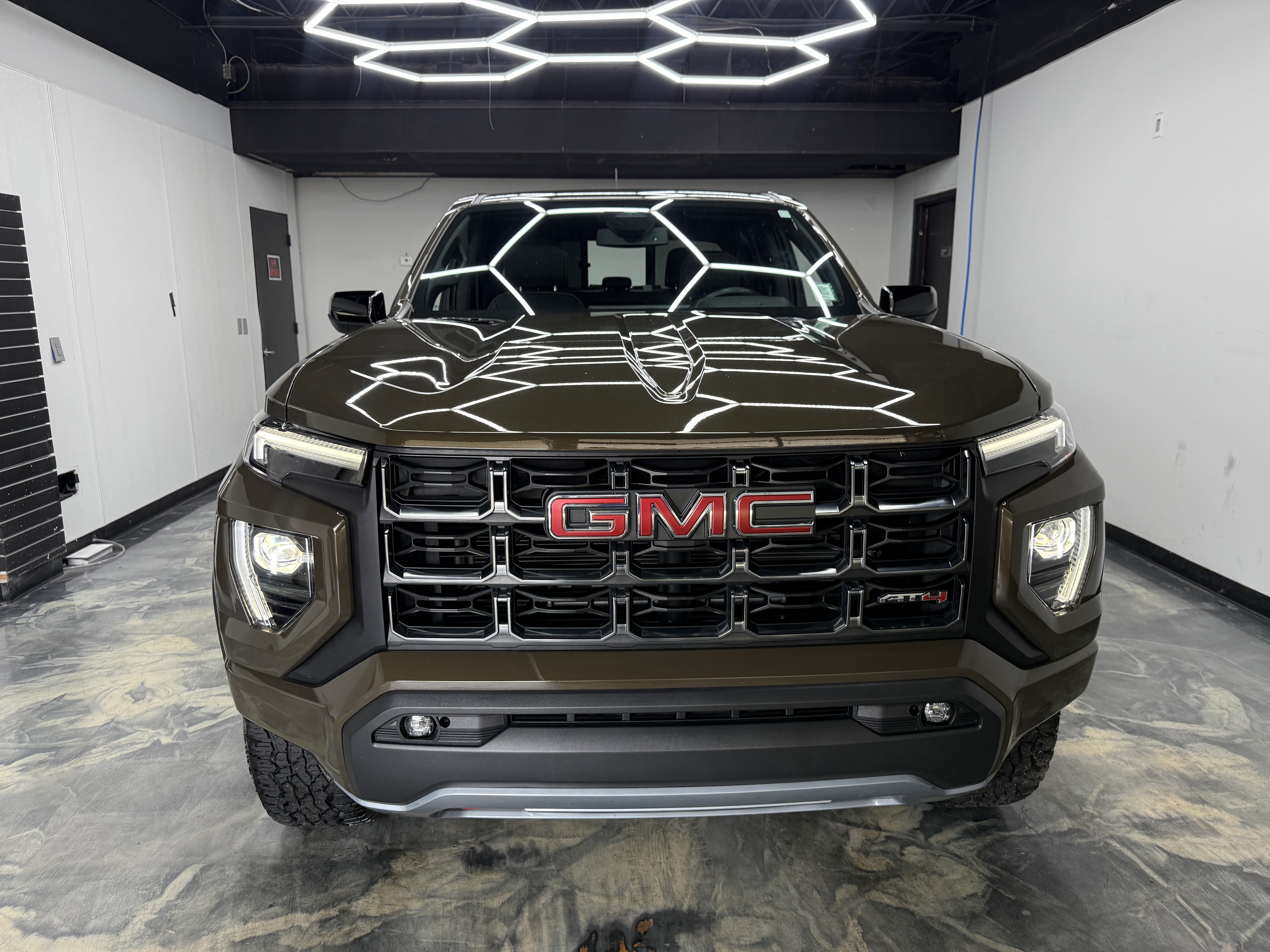 Used 2024 GMC Canyon AT4 w/ AT4 Premium Package AWD/4WD image 7