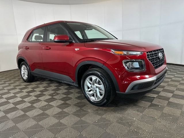 Used 2025 Hyundai Venue SE image 2