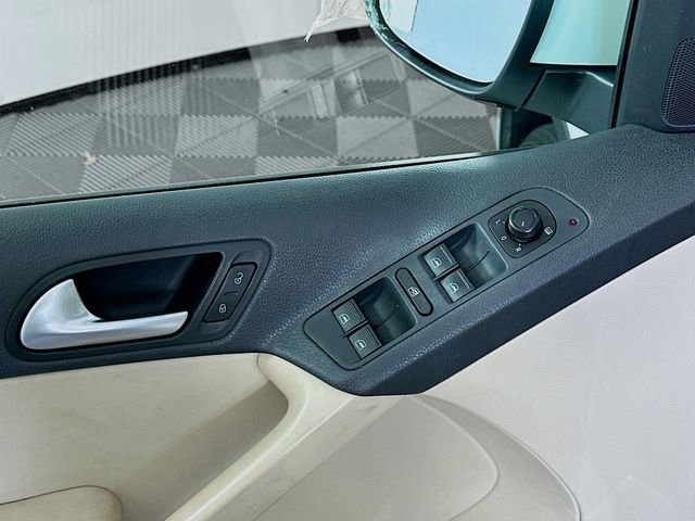 Used 2017 Volkswagen Tiguan S image 17