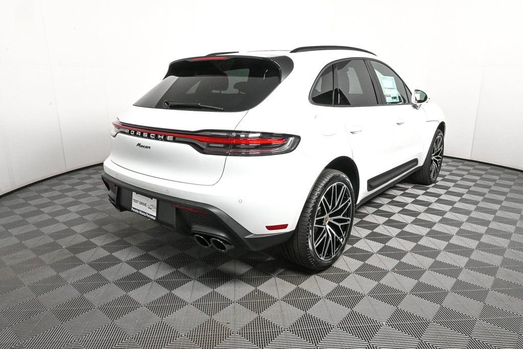 Certified 2026 Porsche Macan image 30