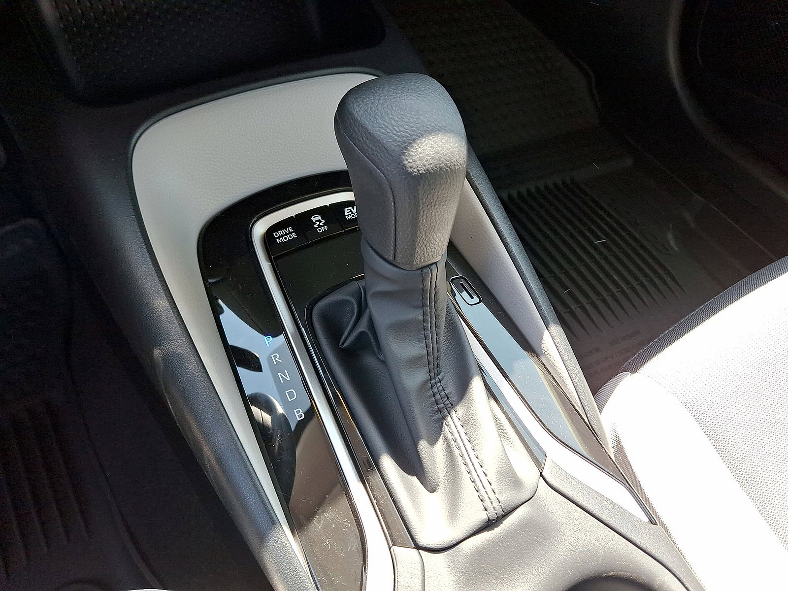 New 2026 Toyota Corolla LE FWD image 15