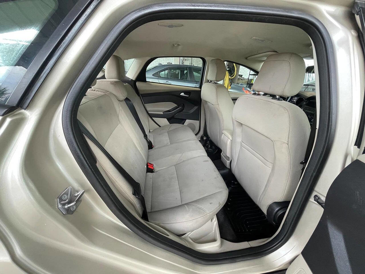 Used 2018 Ford Focus SE FWD image 9