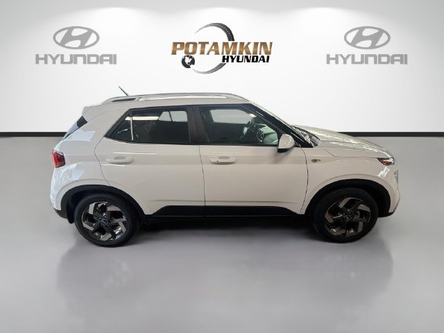 New 2026 Hyundai Venue SEL FWD image 4