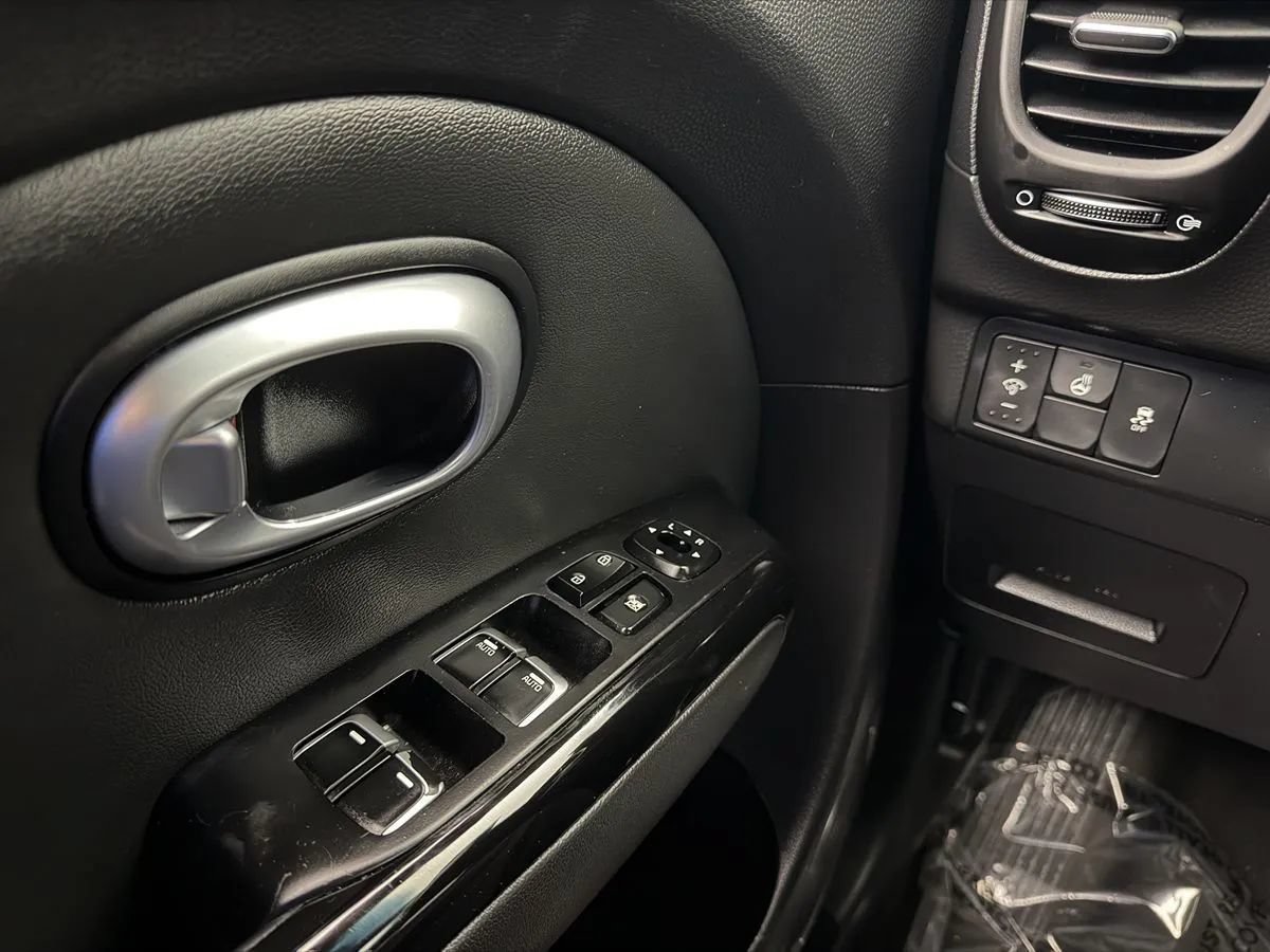 Used 2019 Kia Soul + FWD image 11