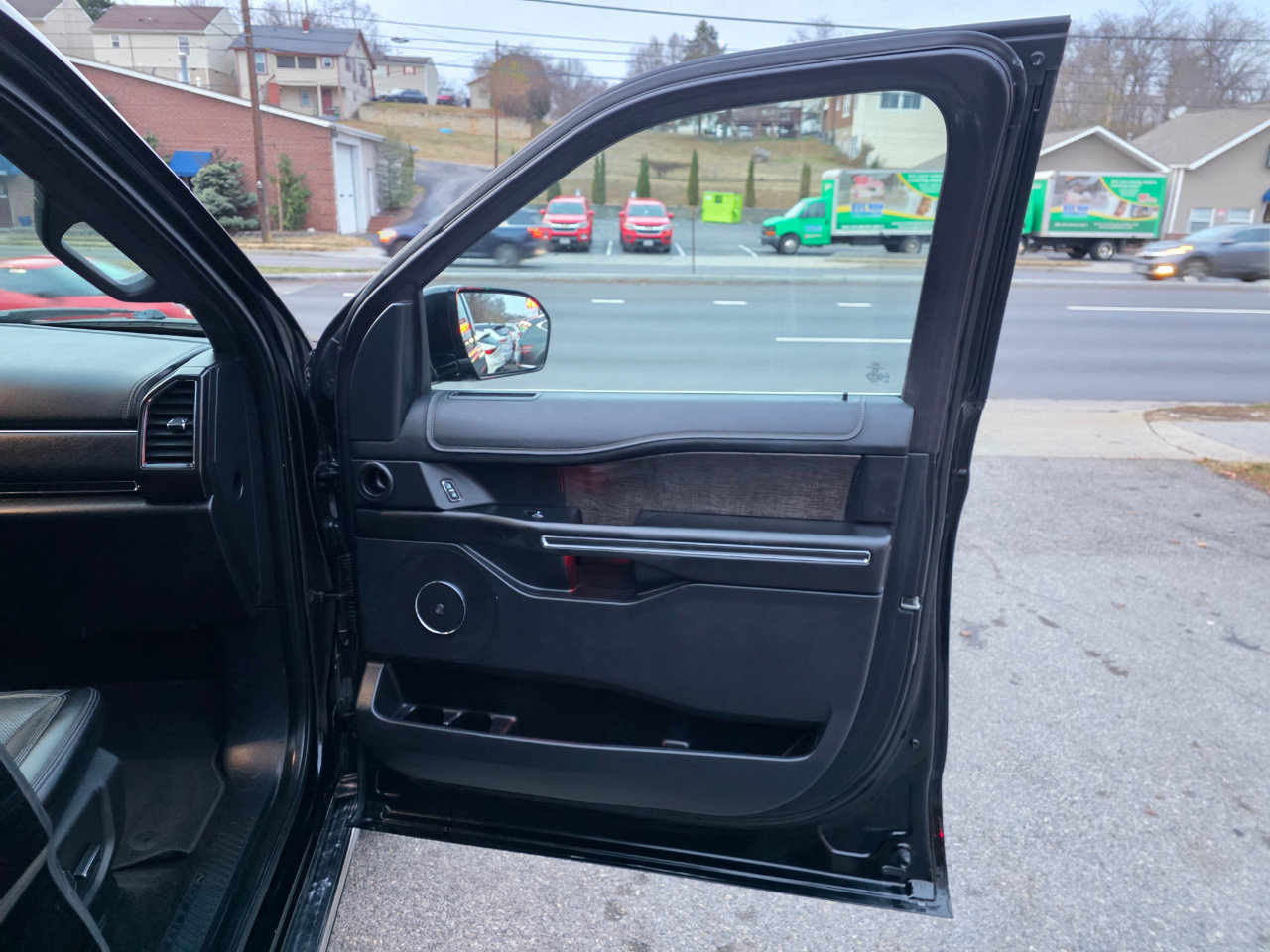 Used 2018 Ford Expedition Limited image 16