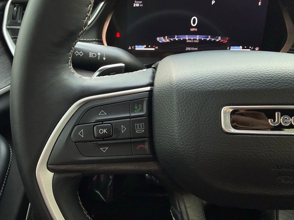 Used 2022 Jeep Grand Cherokee L Limited w/ Black Appearance Package image 24