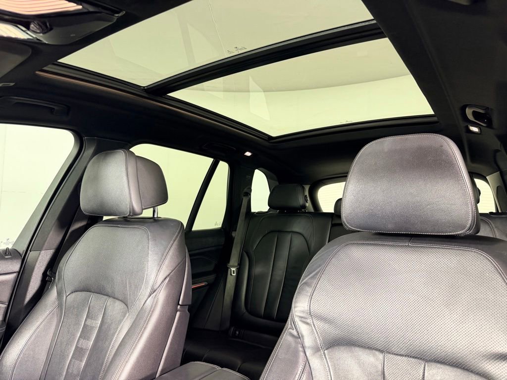 Used 2019 BMW X5 xDrive40i w/ M Sport Package AWD/4WD image 23