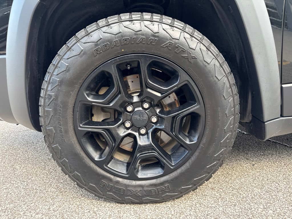 Used 2019 Jeep Cherokee Trailhawk w/ Cold Weather Group AWD/4WD image 50