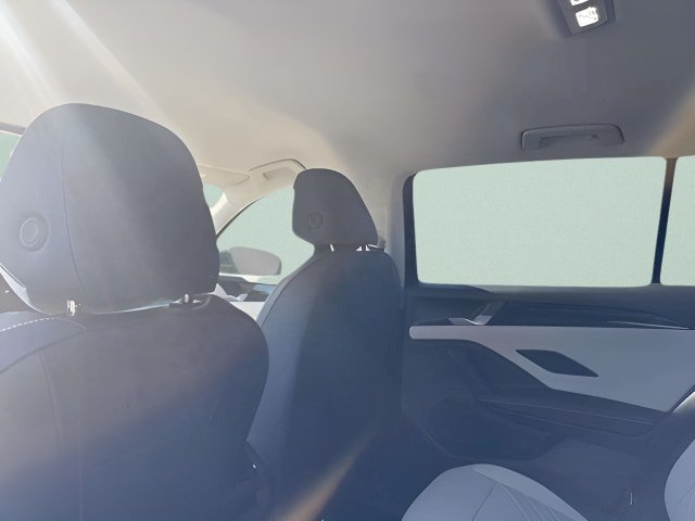 Certified 2025 Volkswagen Tiguan SE AWD/4WD image 7