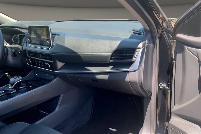 Used 2025 Nissan Rogue S FWD image 14