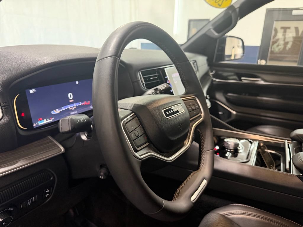Used 2024 Jeep Wagoneer Series II AWD/4WD image 17