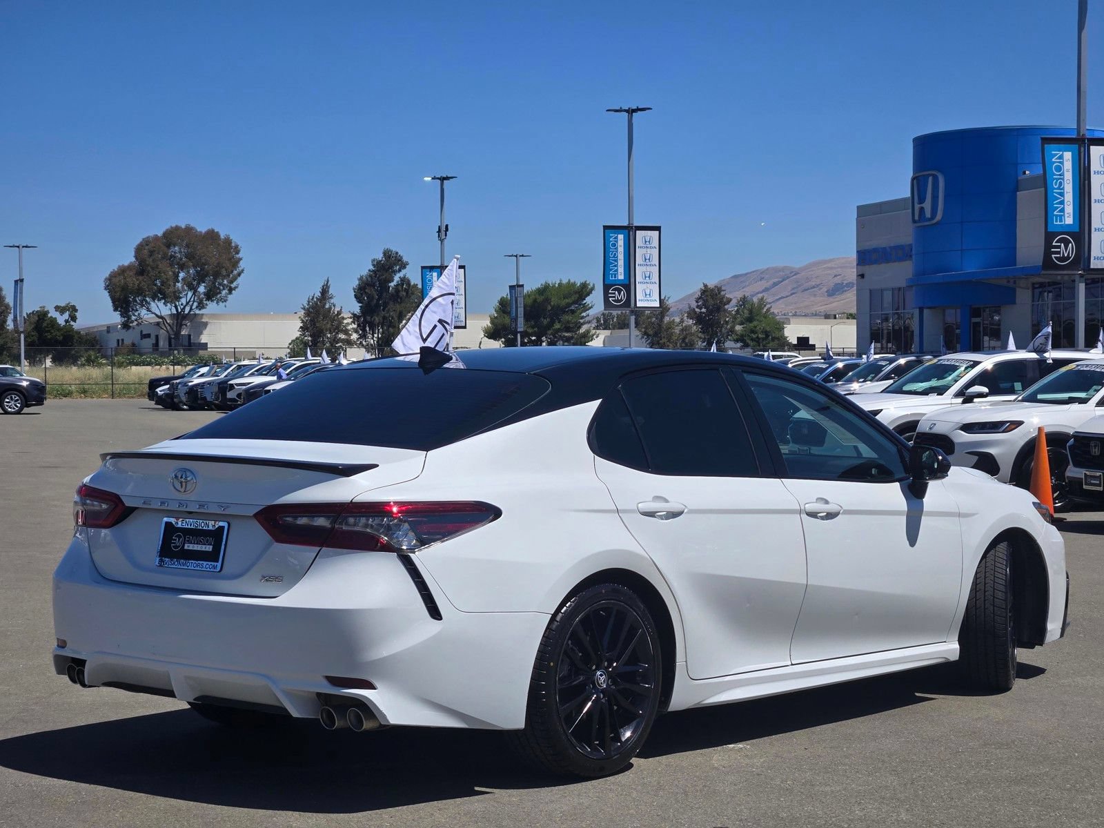 Used 2023 Toyota Camry XSE FWD image 7