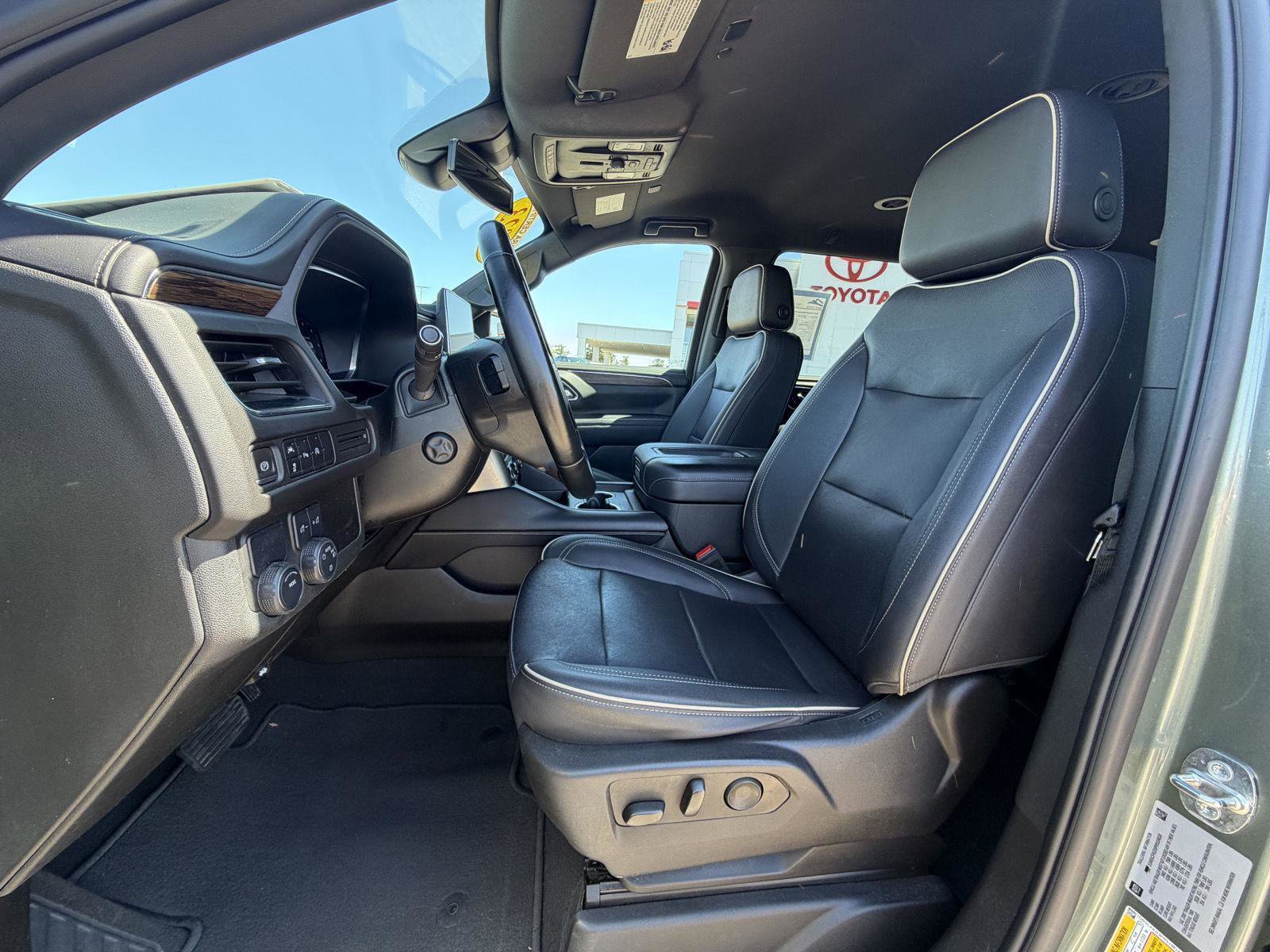 Used 2023 Chevrolet Suburban Premier RWD image 15