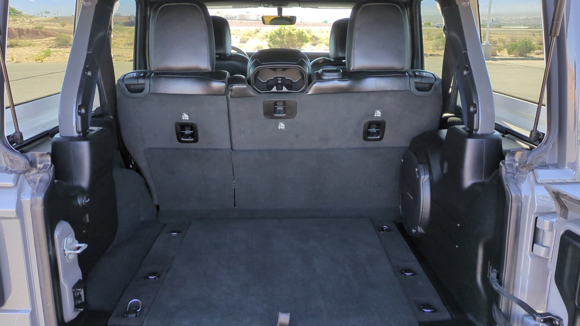 Used 2023 Jeep Wrangler Unlimited Sahara image 30