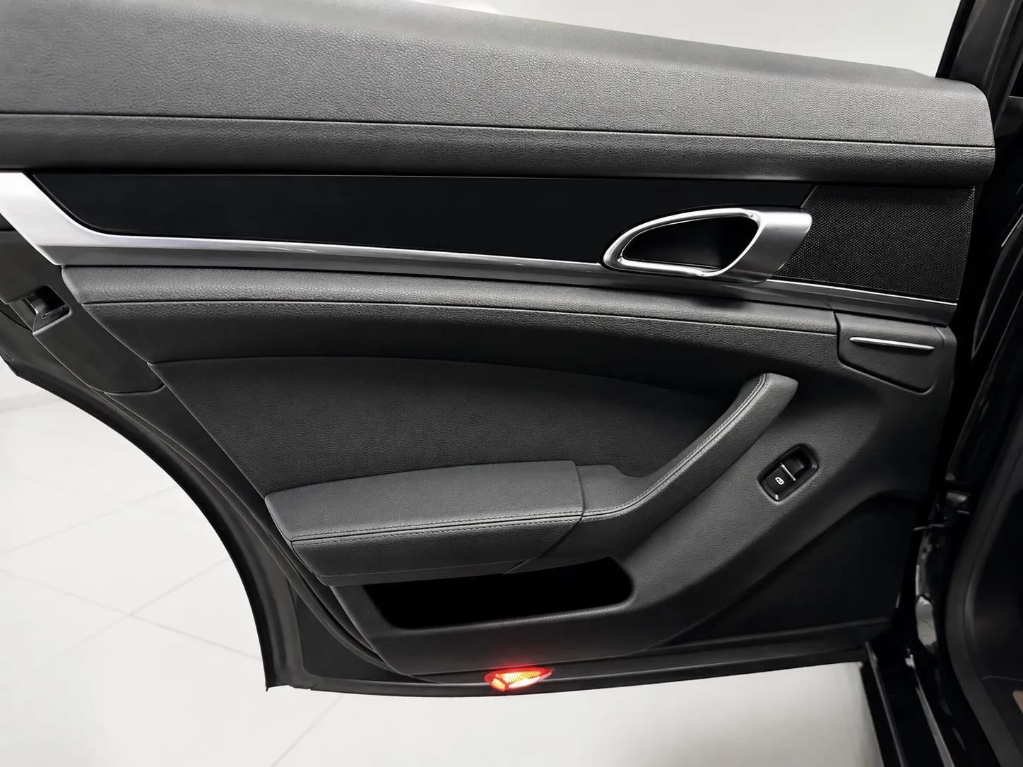 Used 2014 Porsche Panamera S RWD image 13