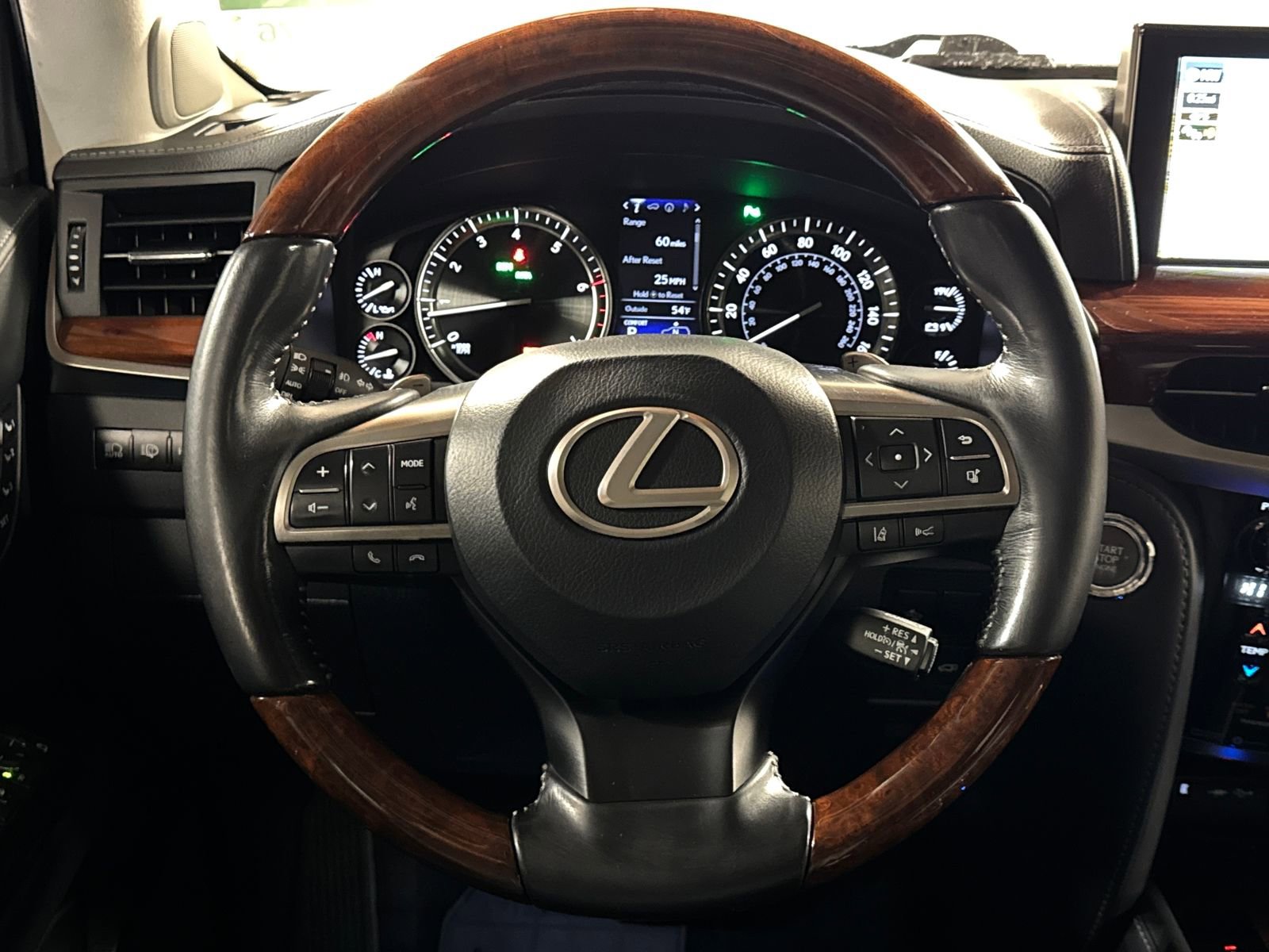 Used 2018 Lexus LX 570 4WD w/ Luxury Package image 11
