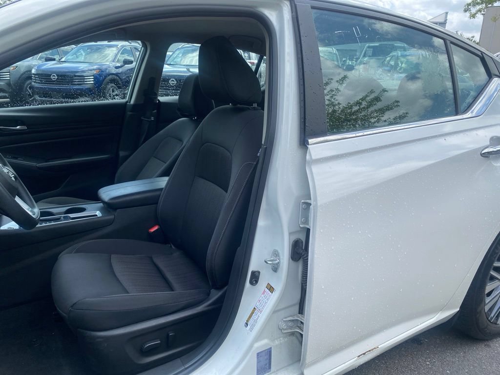 Certified 2025 Nissan Altima 2.5 SV FWD image 15