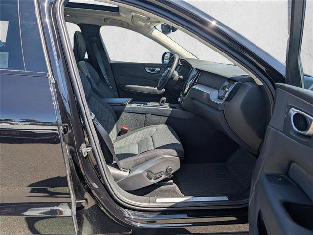 Used 2024 Volvo XC60 B5 Core w/ Protection Package Premier AWD/4WD image 19