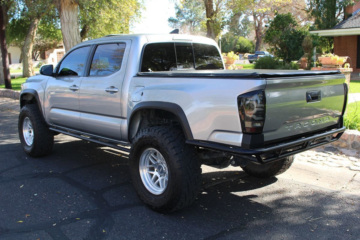 Used 2017 Toyota Tacoma TRD Off-Road image 40