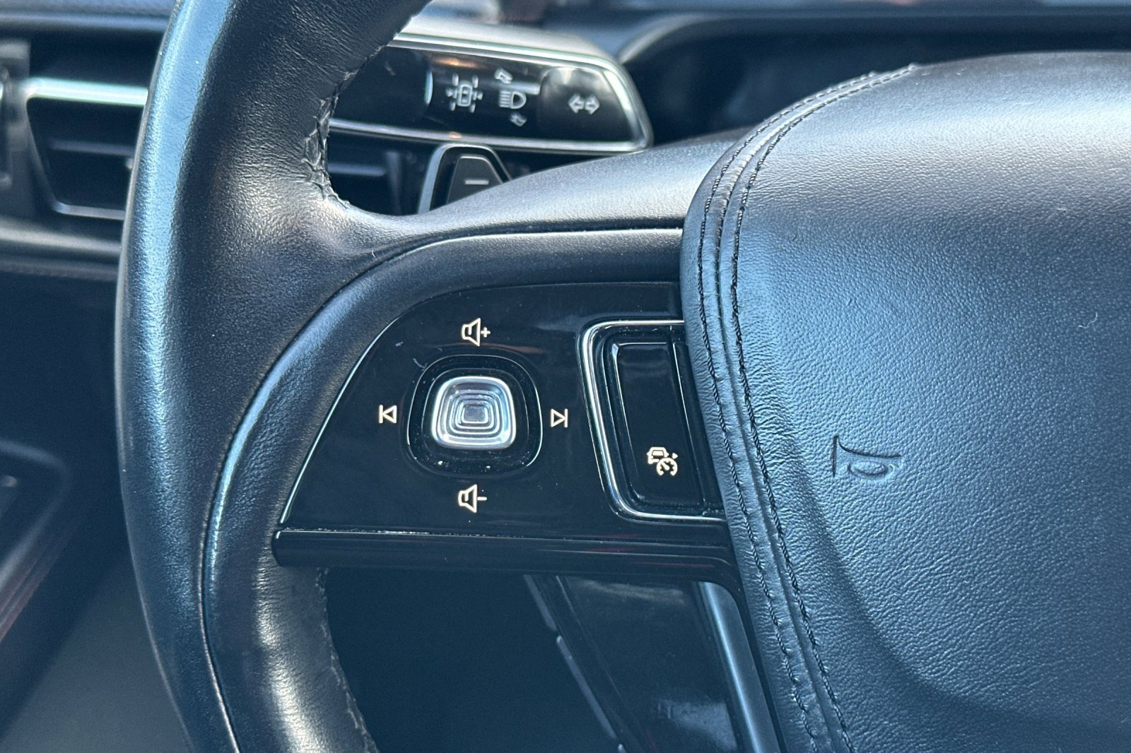 Used 2020 Lincoln Aviator Grand Touring w/ Equipment Group 301A image 27