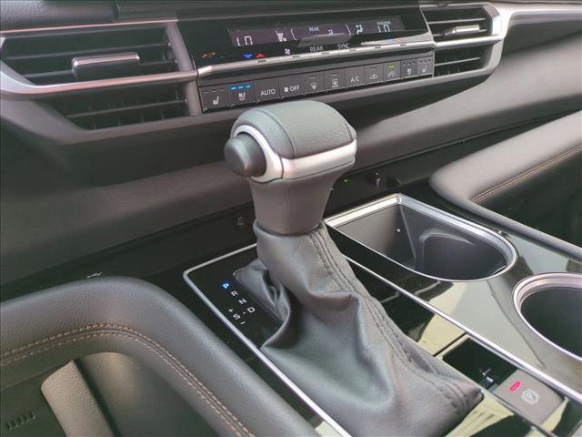 Used 2025 Toyota Sienna Platinum image 12