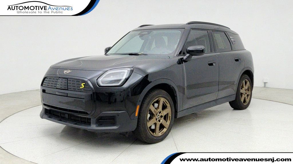 Used 2025 MINI Cooper Countryman SE image 1