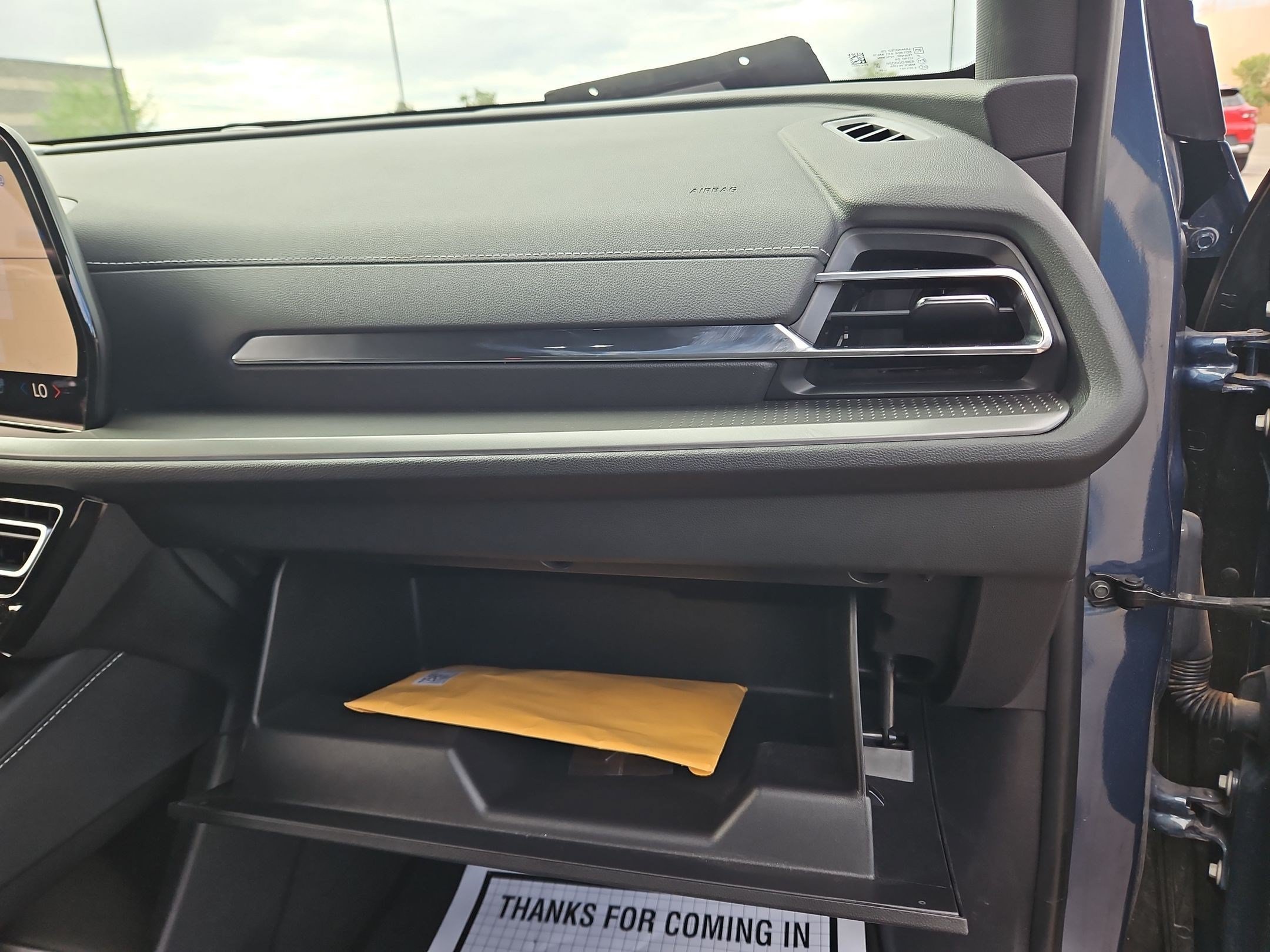 Used 2025 Chevrolet Traverse LT FWD image 31