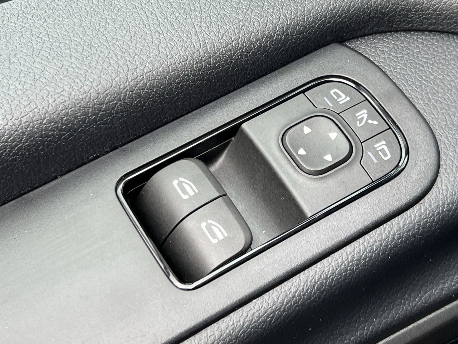 Used 2024 Mercedes-Benz Sprinter 2500 image 13