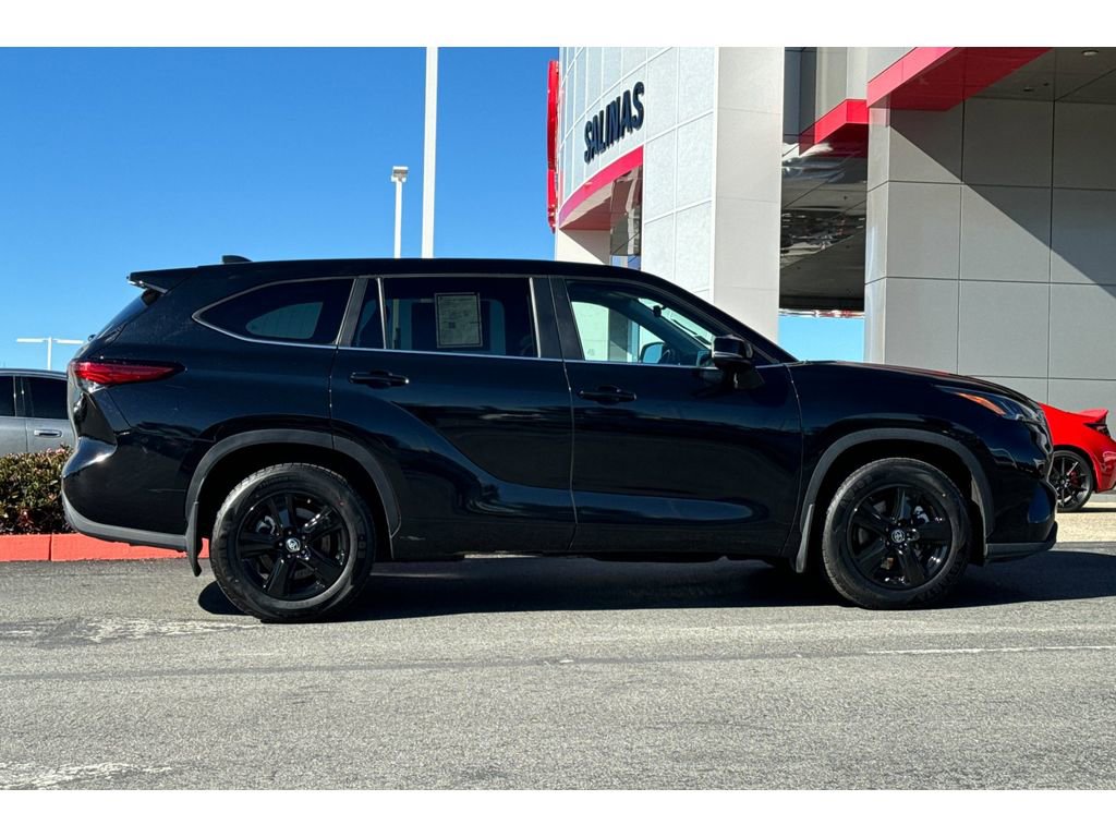 Certified 2023 Toyota Highlander LE image 3
