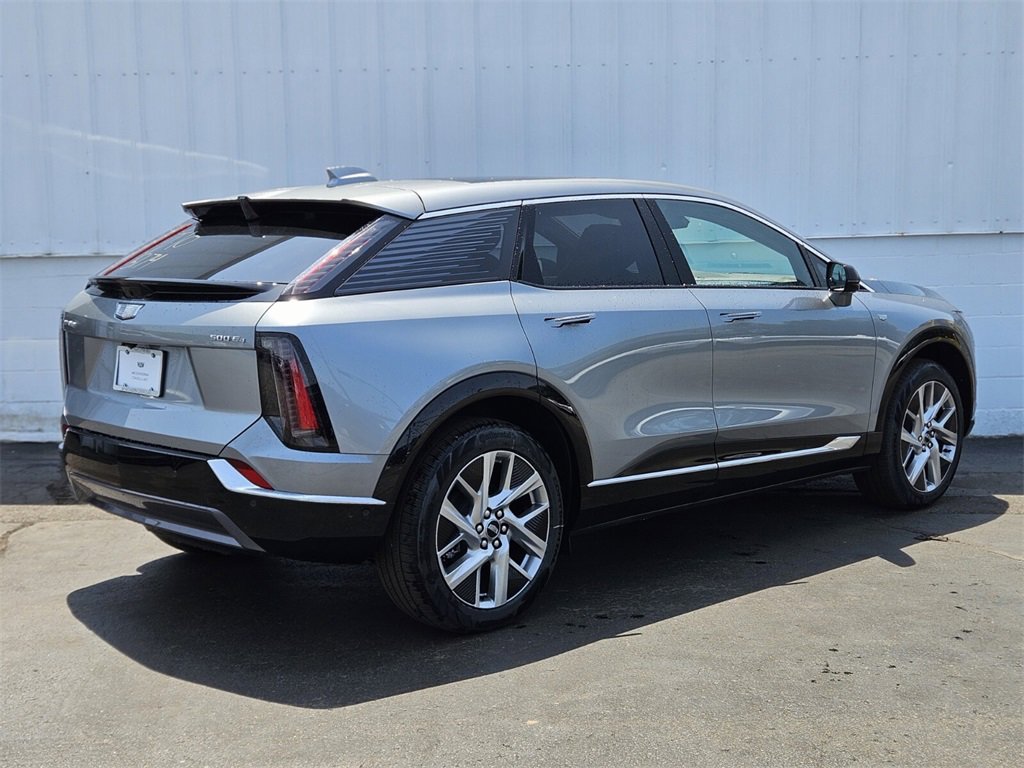 New 2025 Cadillac Optiq Luxury 2 image 3