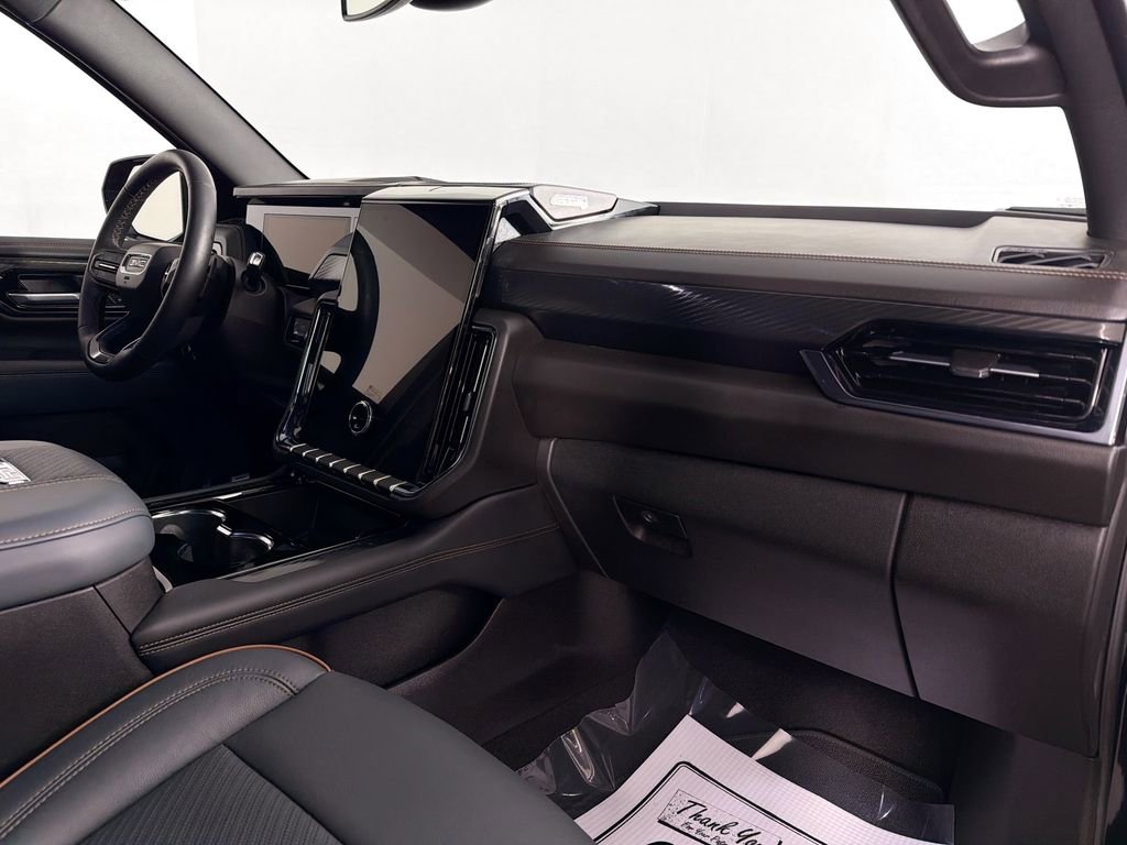 Used 2025 GMC Yukon XL AT4 image 34