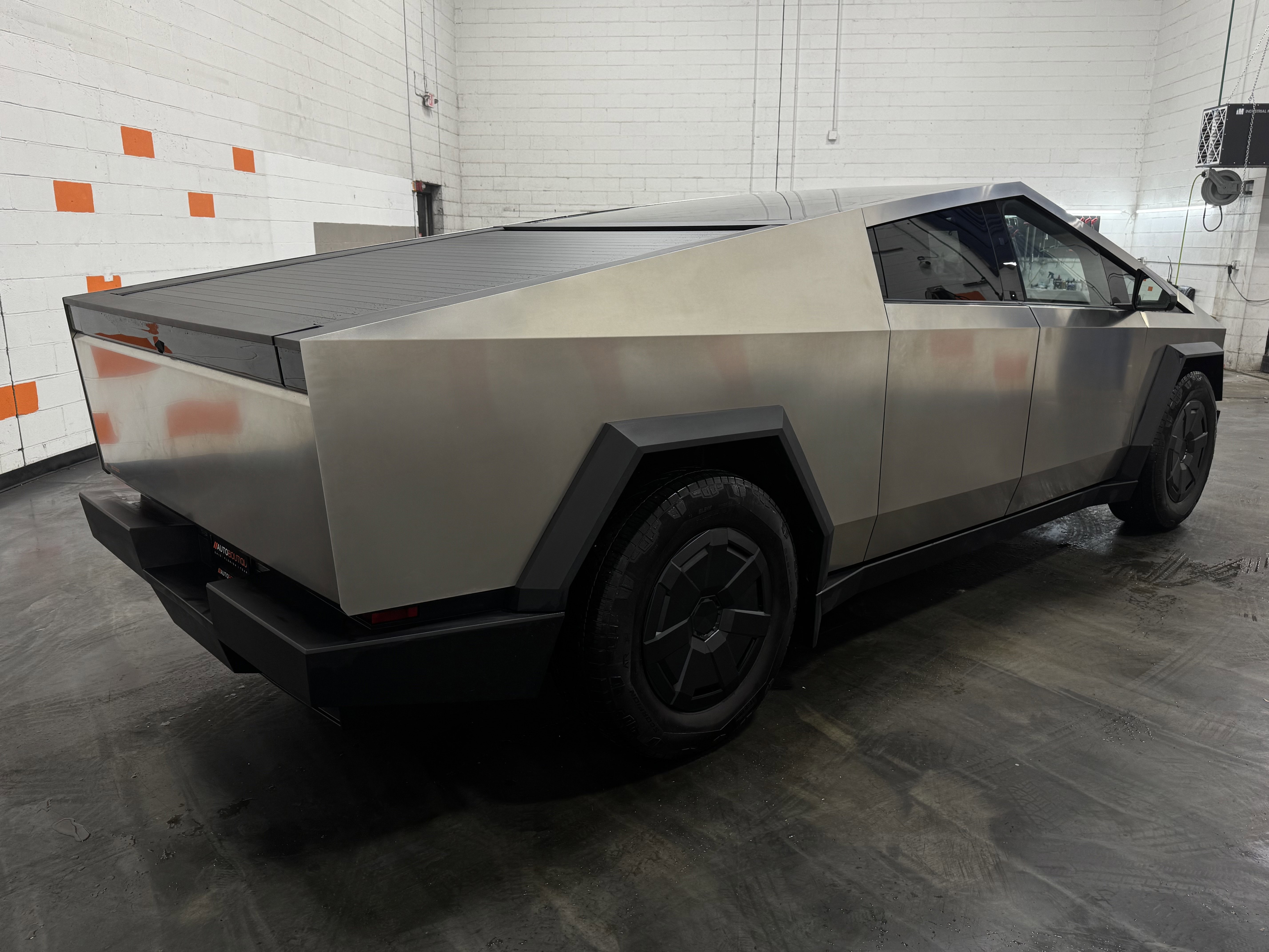 Used 2025 Tesla Cybertruck AWD Crew Cab image 13