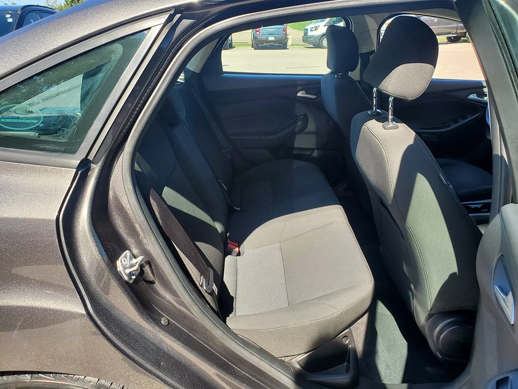 Used 2015 Ford Focus SE w/ SE Cold Weather Package FWD image 17