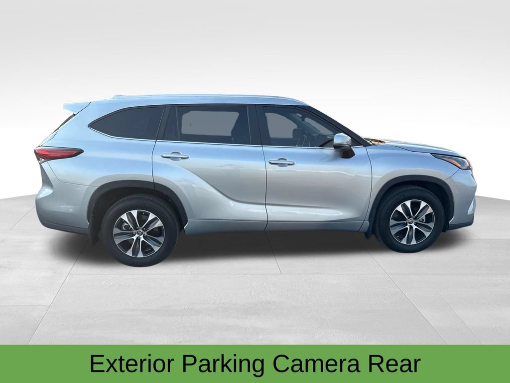 Used 2023 Toyota Highlander XLE AWD/4WD image 9